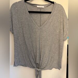 Casual short sleeve v-neck top. Size medium. Worn twice.